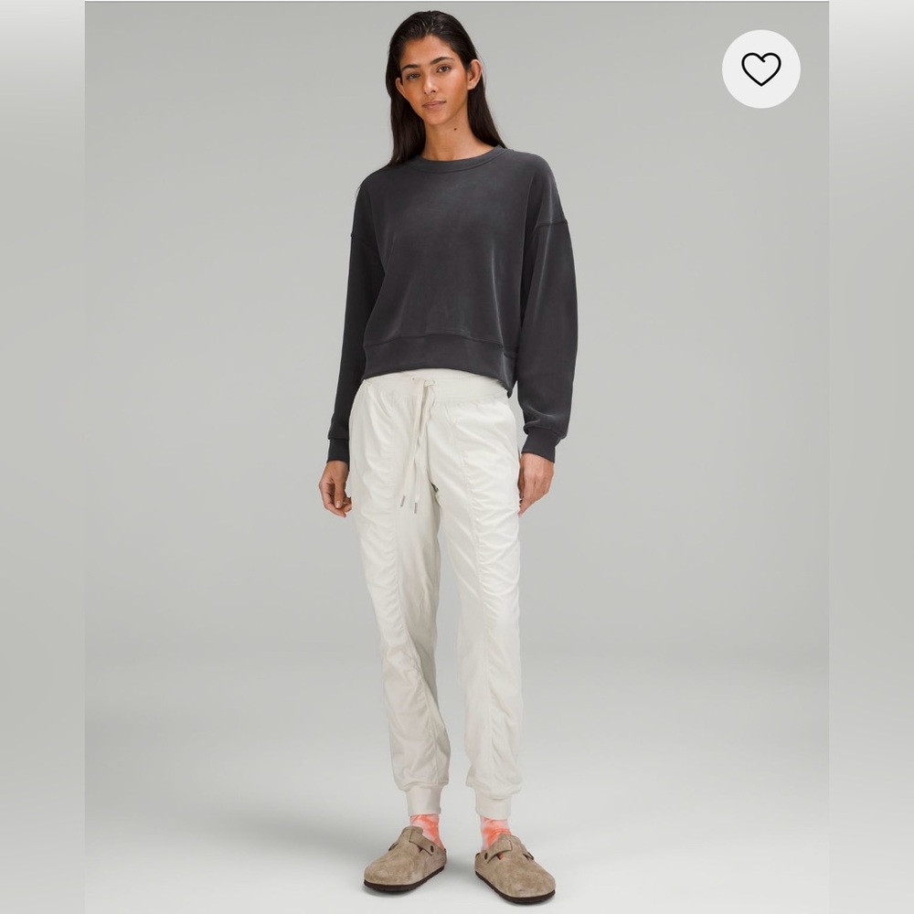 Softstreme Perfectly Oversized with embroidered logo
Cropped Crew